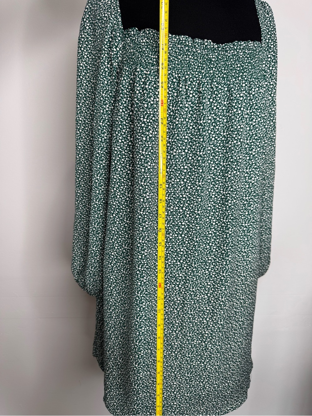 Abercrombie & Fitch Green Floral Long-Sleeve Smocked Dress. Size L - Picture 13 of 16